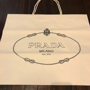 Prada shopping bag 💕